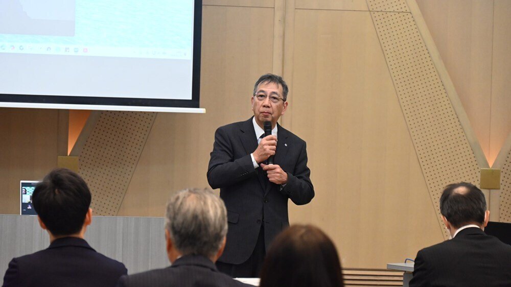 片岡寛章理事の開会挨拶