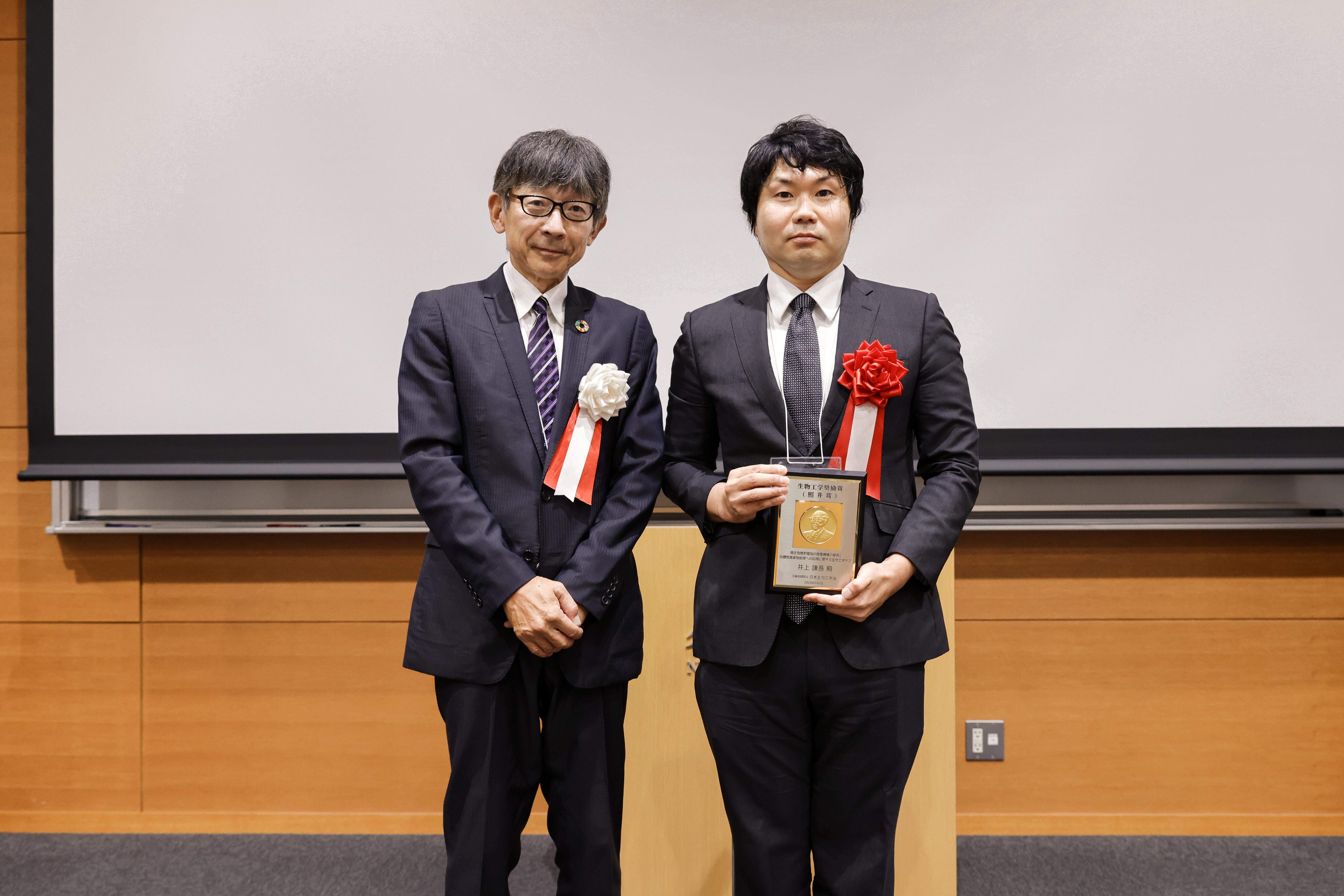 20230903日本生物工学会奨励賞受賞写真_井上.jpg