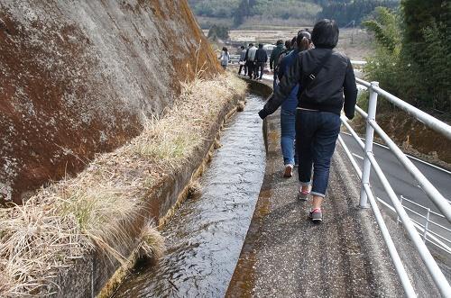 （竹下先生）山腹用水路写真.JPG