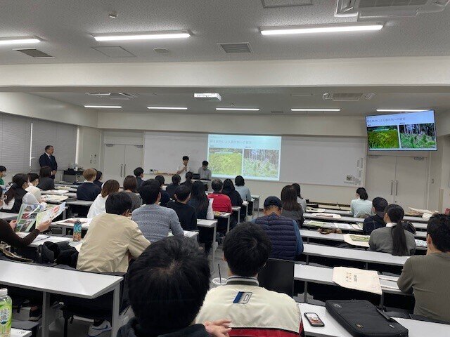 みやだい農学部の日　畜産草地学生.jpg