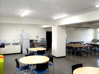 2F食堂およびミーティングスペース