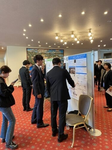 記事_ポスター発表の様子.jpg
