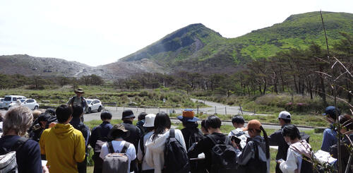 韓国岳の森林の成り立ちを学ぶ