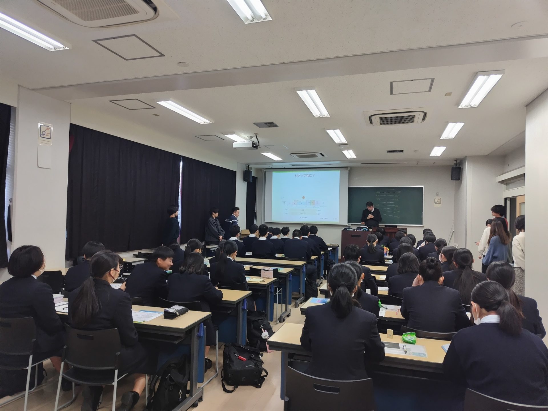 日南学園中学校3年生の大学訪問を受け入れました