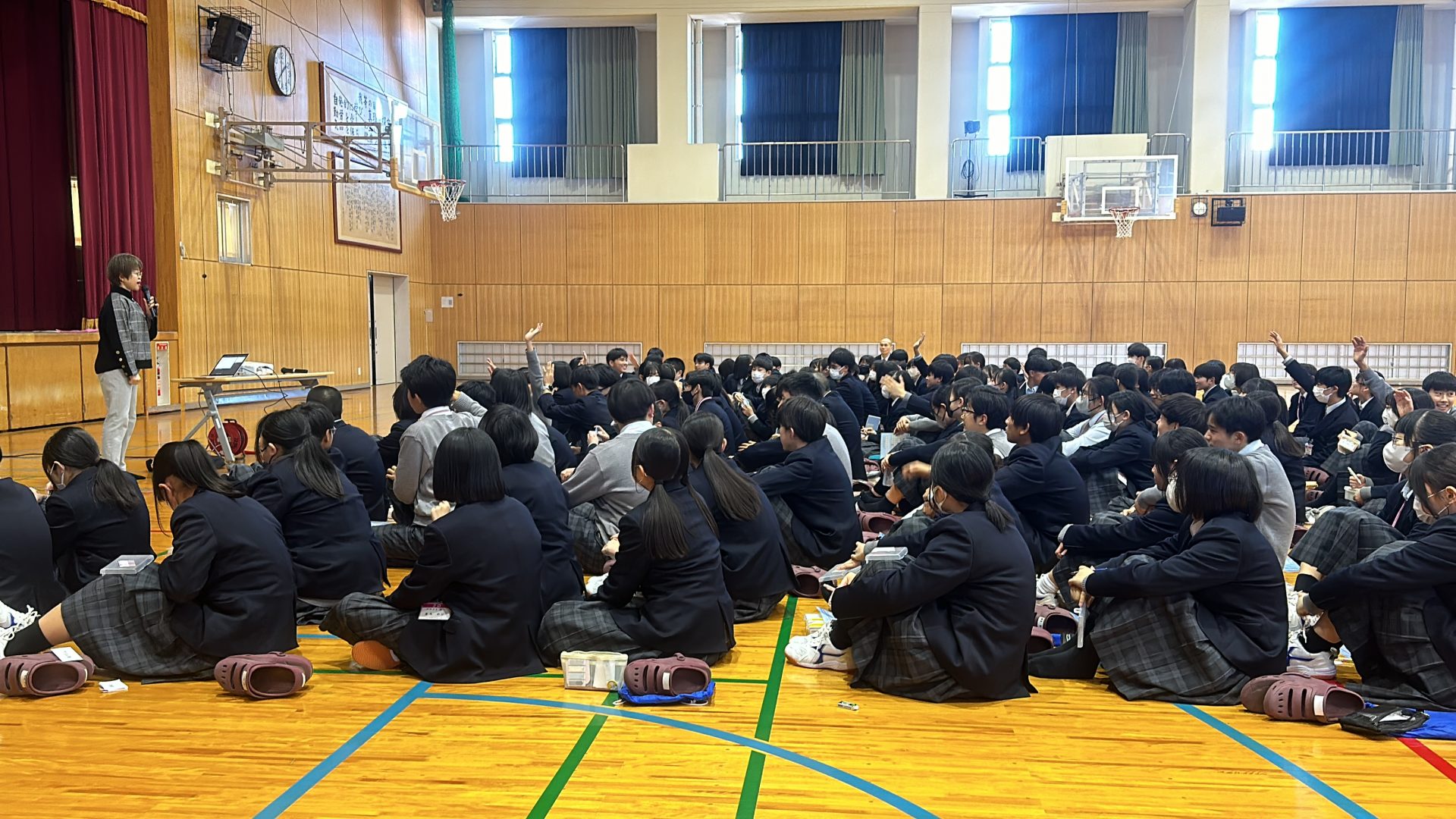 理系の未来を開く宮崎大学附属中学校でサイエンスキャラバン開催！
