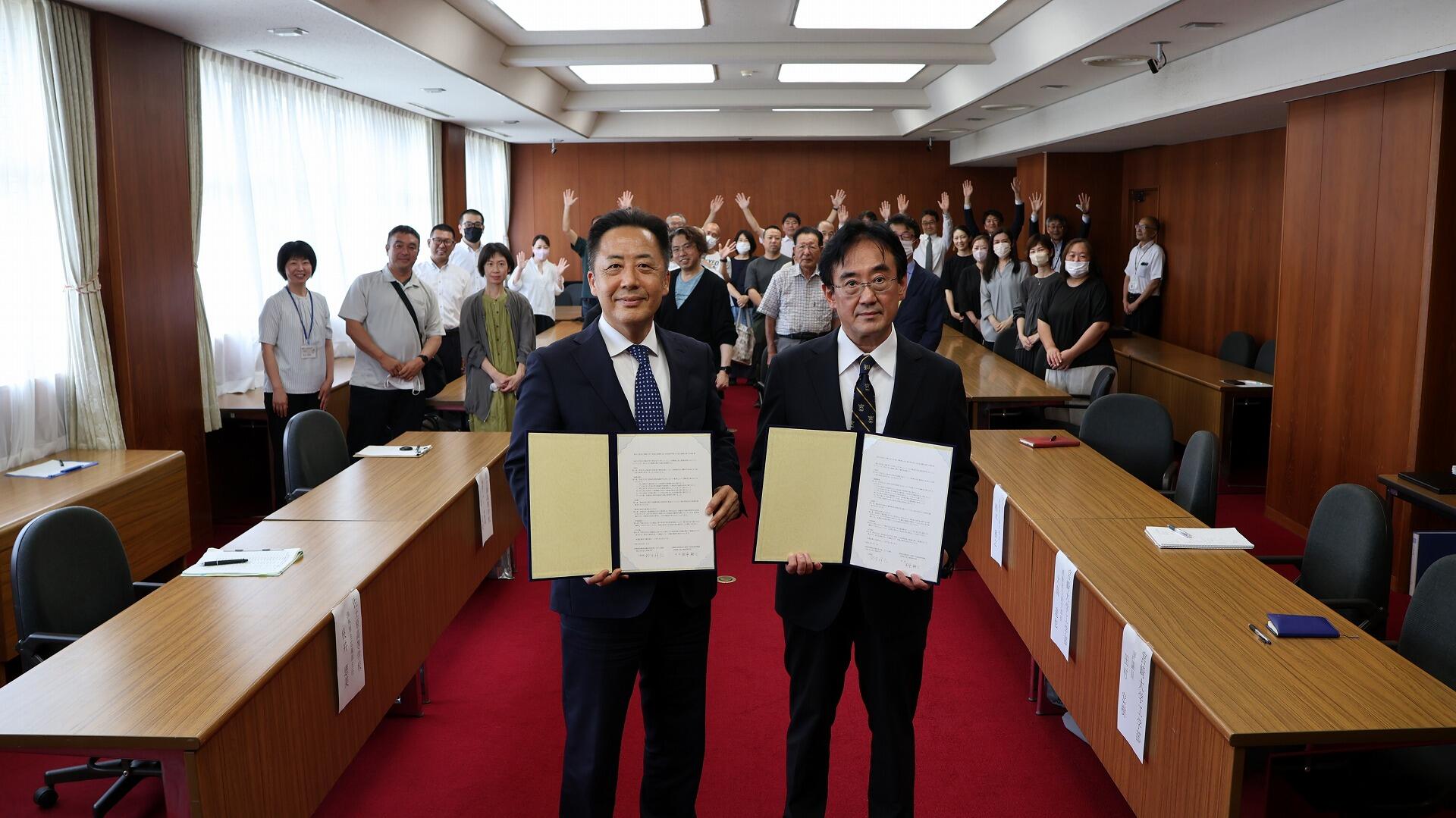 △左：田平校長、右：鈴木学部