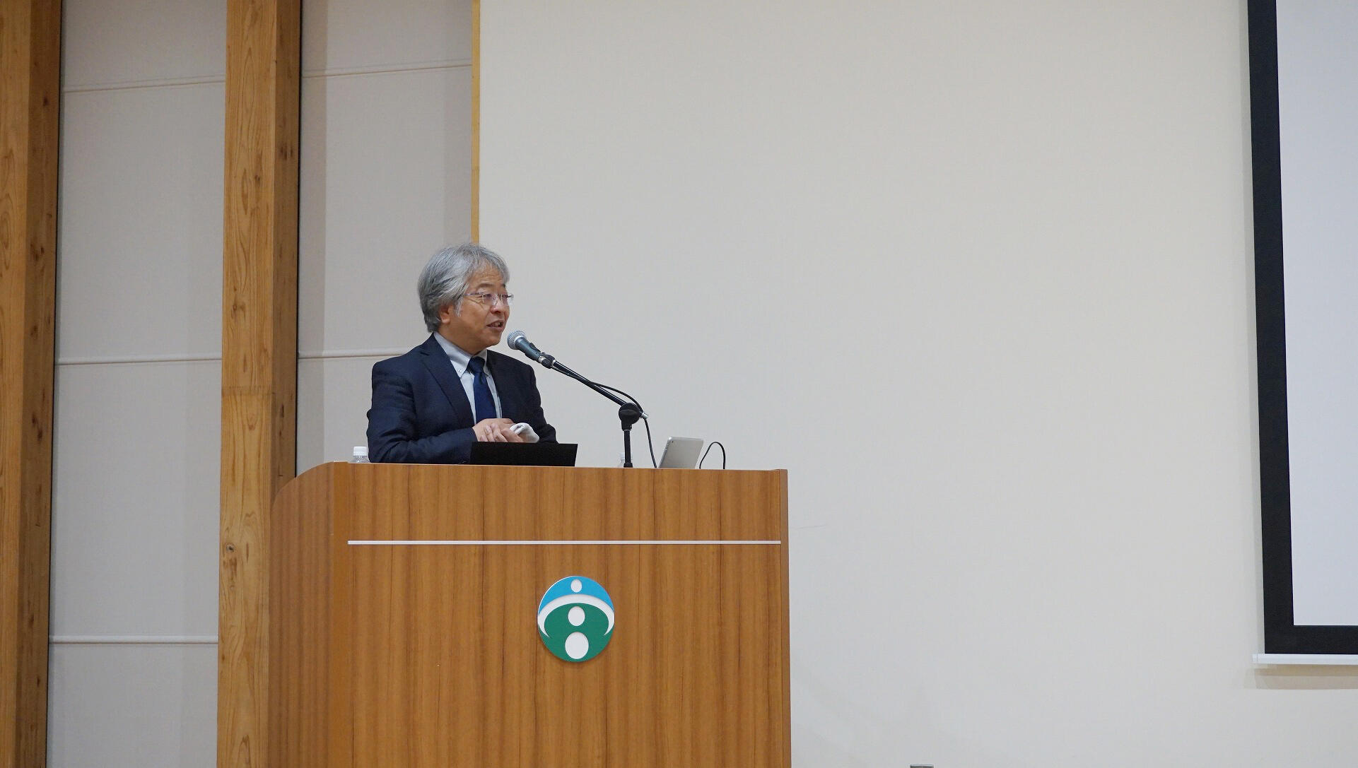 國保健浩氏