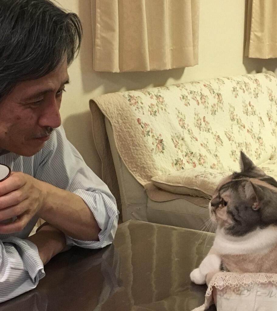 鮫島浩学長と猫の小梅
