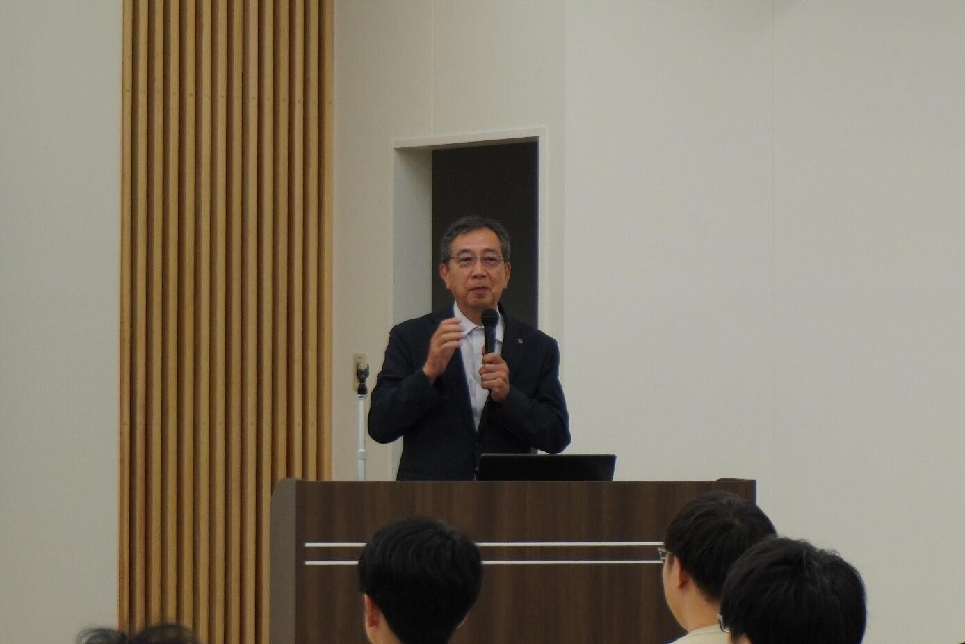 片岡寛章理事の閉会挨拶