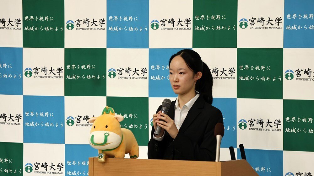 研究の中核を担い司会を務めた獣医学科3年の福嶋さん