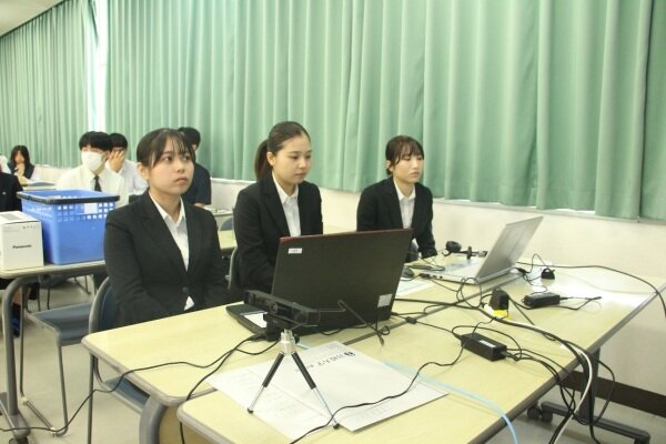 オンライン参加に対応する学生