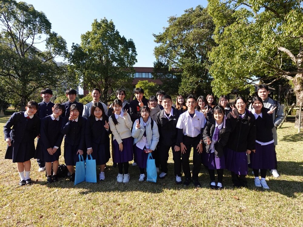 ランチ交流会参加者による記念撮影