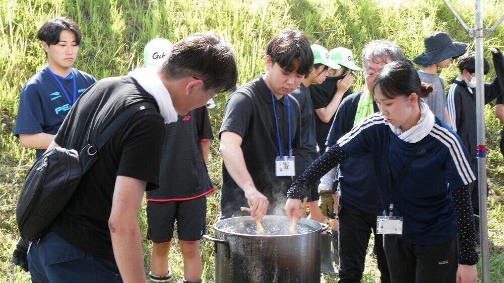 「いのち」の教育について考え、学ぶ～鶏の解体学習を大学生が参観～