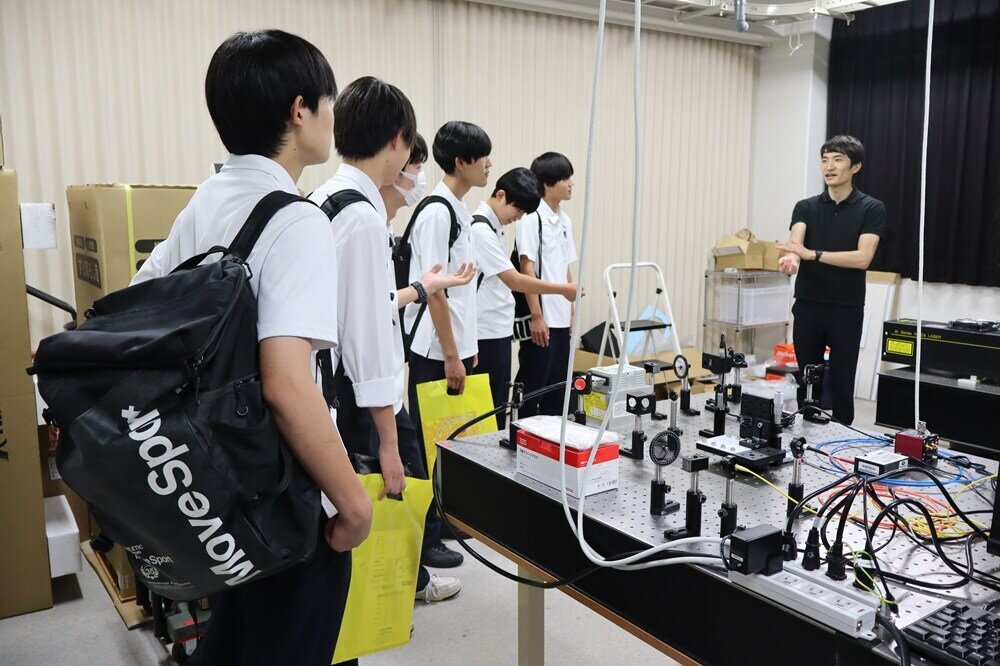 研究室見学の様子２