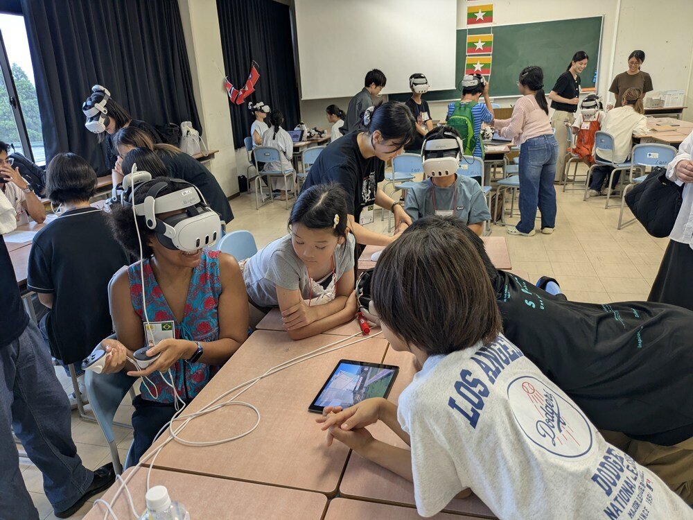 国際連携センターでの留学生交流・VR体験の様子