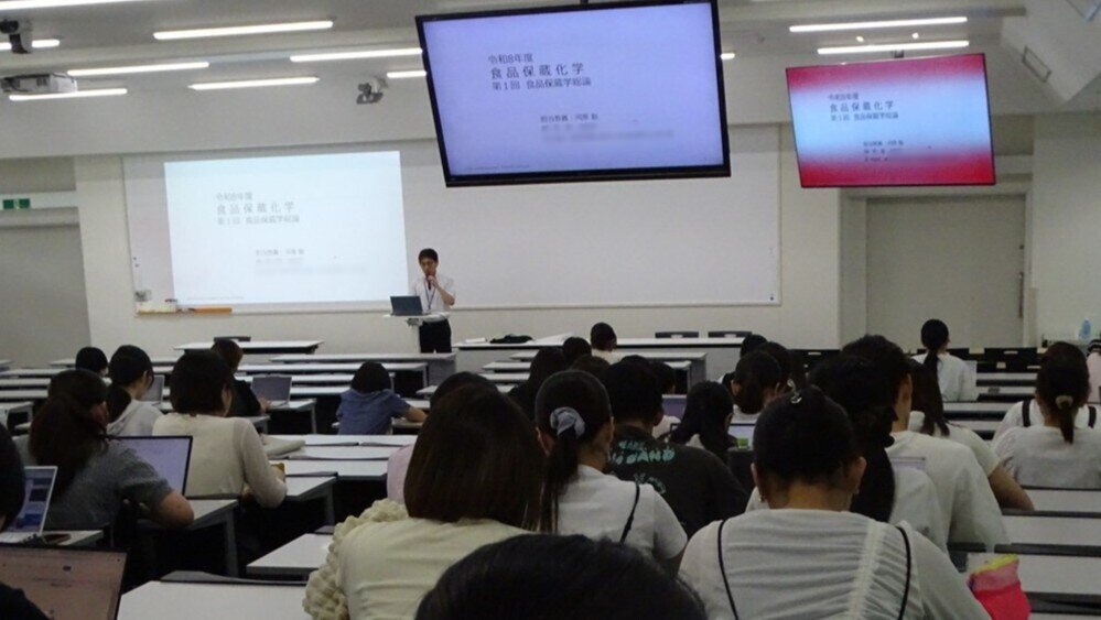 農学部「食品保蔵化学」の講義の様子