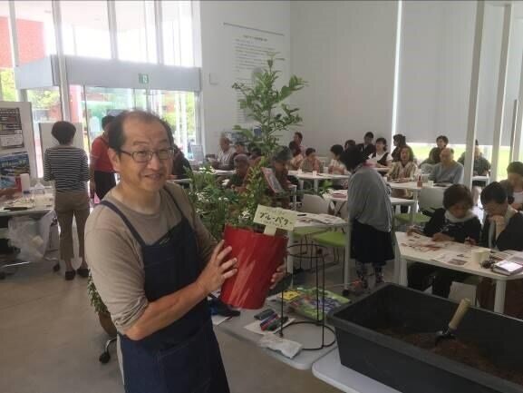 s-まちなかカレッジ2019第1回「本物のブルーベリーを味わう」 國武先生写真.jpg